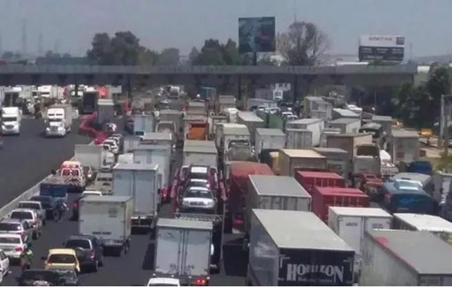 墨西哥全国货车司机罢工致公路拥堵