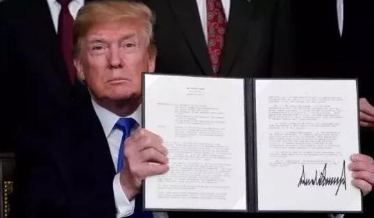 Rozpoczęła się wojna handlowa między Chinami i USA