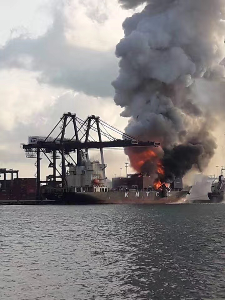 A major ship fire broke out in a container ship carrying Chinese goods